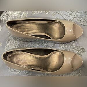 Bandolino Cream Heels Elegant and Versatile